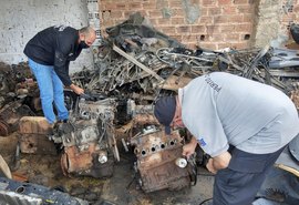 Polícia Civil apreende motores de carros roubados em ferro-velho