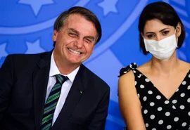 Em entrevista a Sikêra Jr, Michelle Bolsonaro afirma que o marido é “imbrochável” e “incomível”