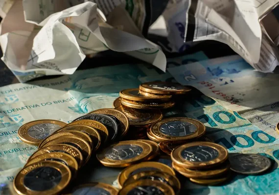 Economia cresce 0,7% em maio, puxada por consumo das famílias, diz FGV