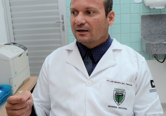 Ortopedista do HGE orienta sobre o peso ideal das mochilas escolares