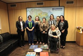 Deputadas se reúnem com ministra da mulher para pedir apoio a Casa da Mulher Alagoana