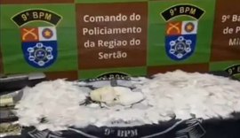 Polícia encontra mais de 1 kg de cocaína e pistola em terreno baldio