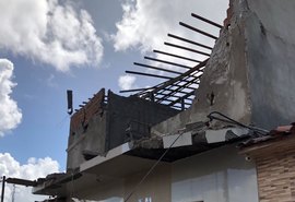 Desabamento em residência deixa duas pessoas feridas no interior de Alagoas