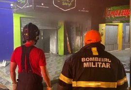 Loja de roupas no Benedito Bentes pega fogo e Bombeiros são acionados