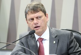 Ministro da Infraestrutura defende que Brasil adote 'medidas rígidas' para entrada de não vacinados no país