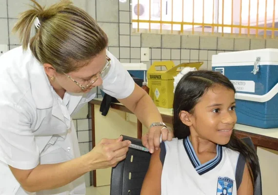 Alagoas inicia campanha de multivacinação para menores de 15 anos
