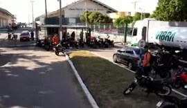 Protesto de portuários bloqueia acesso ao Porto de Maceió e causa congestionamento