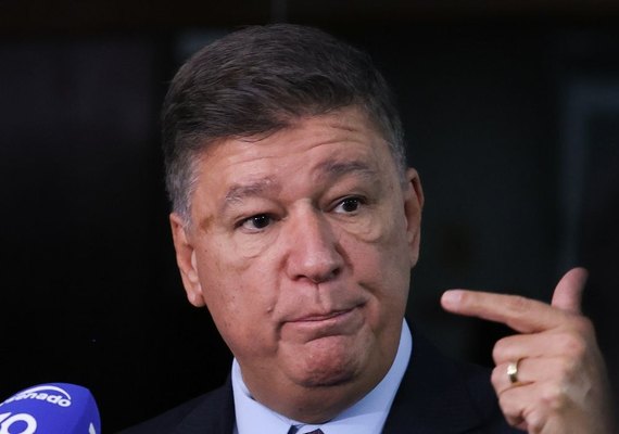 Dino dá cinco dias para senador explicar repasse de emendas à Lagoinha