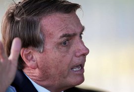 Bolsonaro nega ter recebido dossiê com plano para retirá-lo do governo