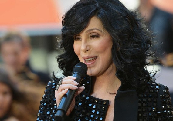 Bolsonaro é um porco e deveria ser preso, afirma a cantora Cher