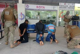 Irmãos envolvidos em triplo homicídio são presos na rodoviária de Arapiraca enquanto tentavam fugir