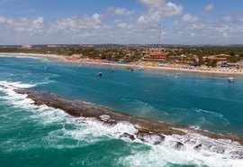 Bombeiros retomam buscas por turista pernambucano que desapareceu na Praia do Francês após mergulho