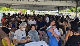 Após filas e forte calor, Sílvio Camelo sugere que Maceió amplie datas de vacinação contra meningite