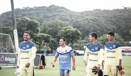 Em busca de goleiro, Santos se vê a “um reforço” de fechar elenco para a temporada