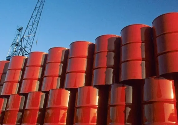 Petróleo cai mais de 10% com reabertura do Estreito de Ormuz