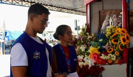 Dia de Finados: pesquisa aponta variação de preços de velas, flores e urnas