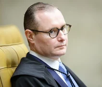 Zanin exige dados de celular e rebate Mendonça sobre ação no STF