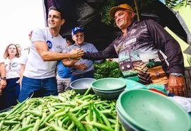 De feira em feira, JHC tenta manter viva pré-campanha no interior