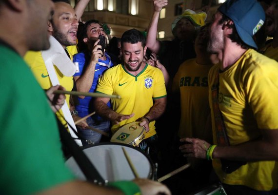 Brasil chega a Samara com provocações a CR7e Messi