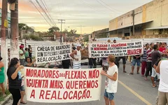 Moradores dos Flexais protestaram à favor da realocação, porém ainda não receberam o incentivo da mineradora