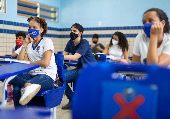 Mais de 170 mil alunos de Alagoas podem perder benefício de R$ 500 se projeto não for aprovado