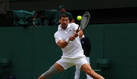 Sem piedade, Alcaraz bate Djokovic e é bicampeão consecutivo de Wimbledon