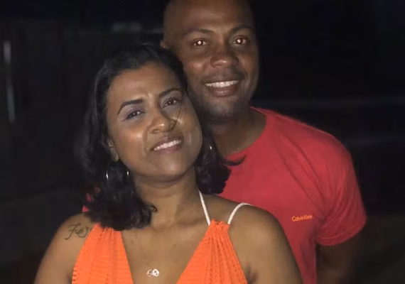 Mulher morre com golpes de marreta pelo esposo na frente das filhas em Salvador