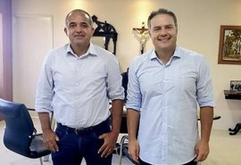 Prefeito de São José da Tapera discute o desenvolvimento da cidade com Renan Filho