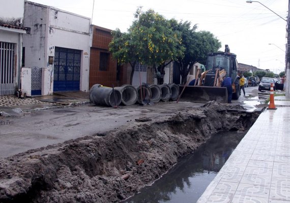 Prefeitura inicia obras no sistema de drenagem em dois bairros de Maceió