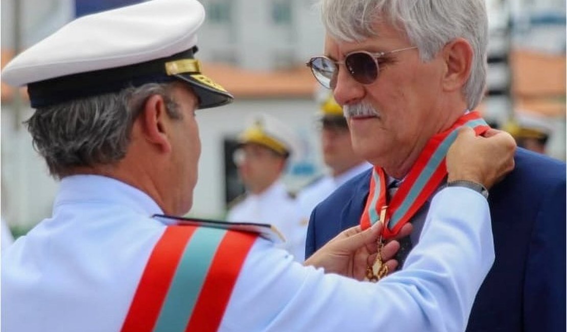 Paulo Hansen, presidente da Soamar/AL, é homenageado com a medalha Ordem do Mérito Naval