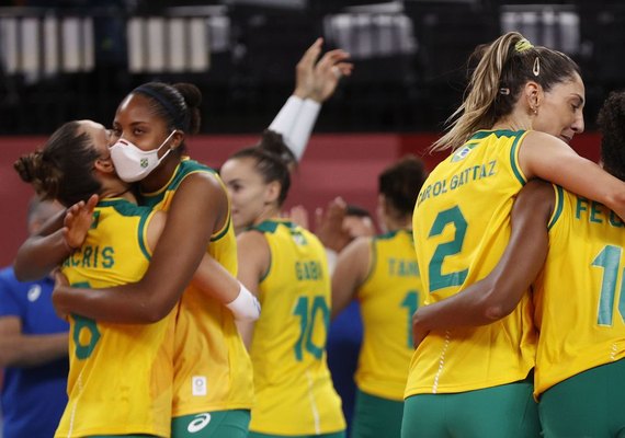Vôlei: brasileiras têm vitória apertada contra dominicanas