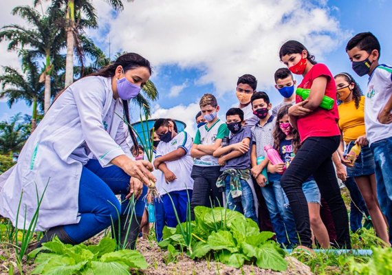 Após retomada, projeto 'Amanhã' recebe alunos em aulas presencias