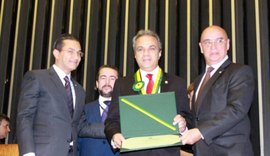 Presidente do CNPTC é homenageado com Medalha do Mérito Legislativo