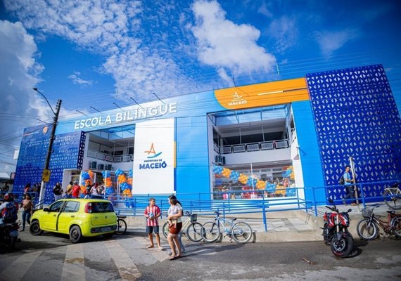 Primeira escola pública bilíngue de Maceió já apresenta resultados