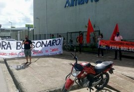 Ato relâmpago na porta da Almaviva defende a vida e o fim do governo Bolsonaro