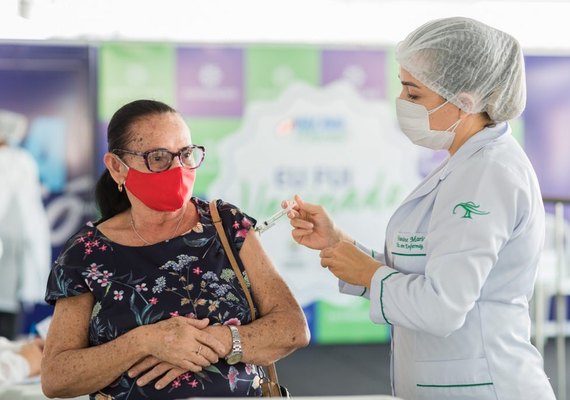 Maceió inicia vacinação de pessoas com comorbidades neste final de semana