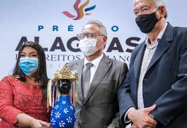 'Me aquece o coração', diz Renan Calheiros sobre prêmio de Direitos Humanos