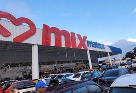 Duas mulheres são presas após furto de fardos de café em supermercado