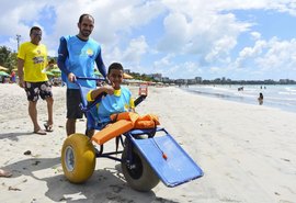 Prefeitura leva cadeiras anfíbias a evento na orla nesta sexta