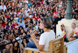 Bate-papo com Manuela d’Avila lota último dia da Bienal