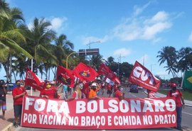 Cidadãos de Maceió realizam protesto contra presidente Jair Bolsonaro