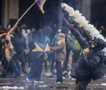 Protesto de estudantes termina em confronto com a polícia na Argentina