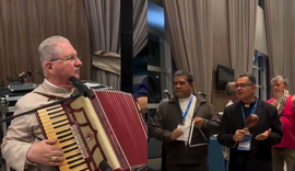 Bispos viralizam ao cantar “Bella Ciao”, hino antifascista, e clássicos brasileiros