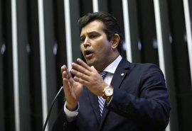 Candidato a senador tem estratégia diferenciada