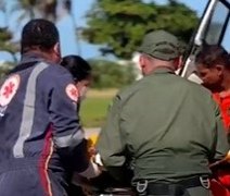 Motorista sofre múltiplas fraturas e é resgatado por helicóptero após tombar carreta em Viçosa