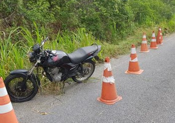 Homem perde o controle de motocicleta e morre na AL-105