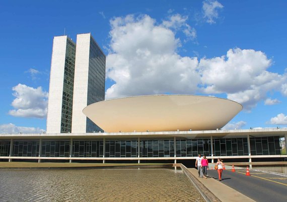 Brasileiros reprovam Executivo, Legislativo e Judiciário