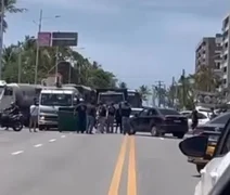 Trabalhadores da BRA bloqueiam via na Jatiúca em protesto contra atraso salarial