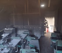 Curto no ar-condicionado provoca incêndio em sala de aula de escola em Arapiraca