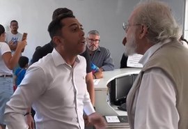 Manifestação na sede da Sesau termina em confusão e gritaria